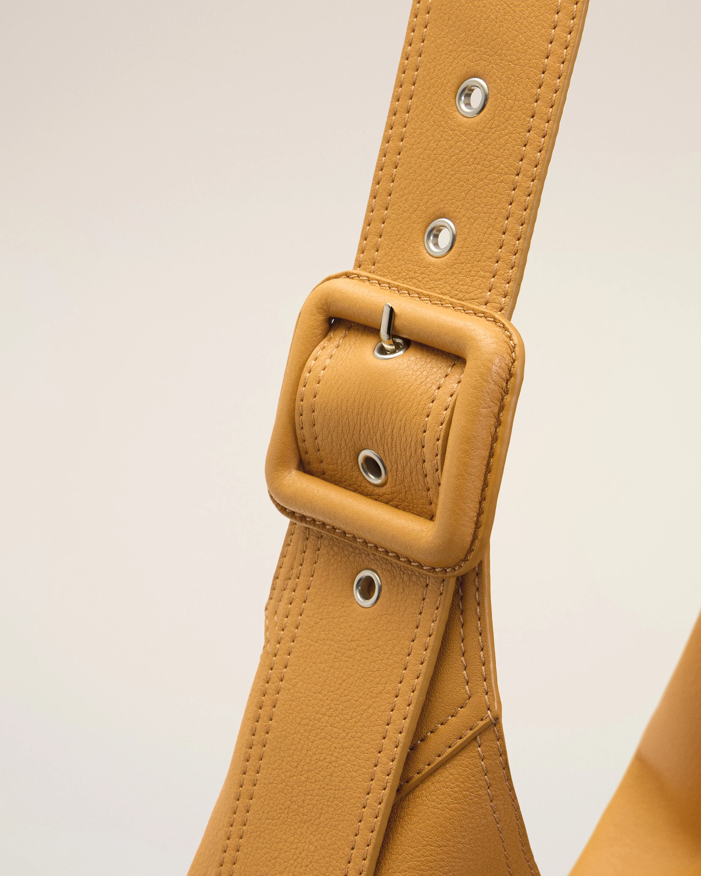 Sac Porte Croisé Etienne Jaune en Cuir De Taurillon - Image 11