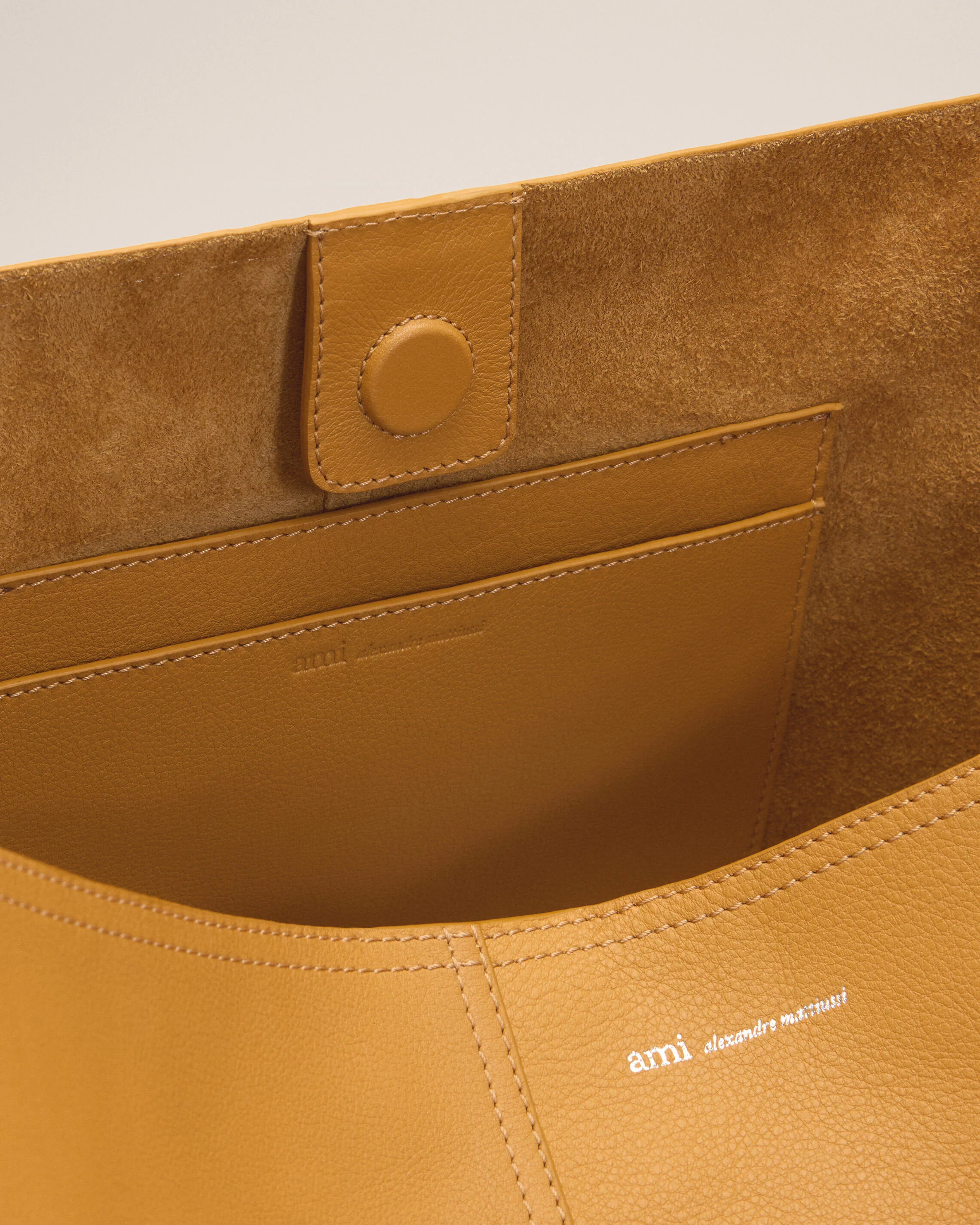 Sac Porte Croisé Etienne Jaune en Cuir De Taurillon - Image 6