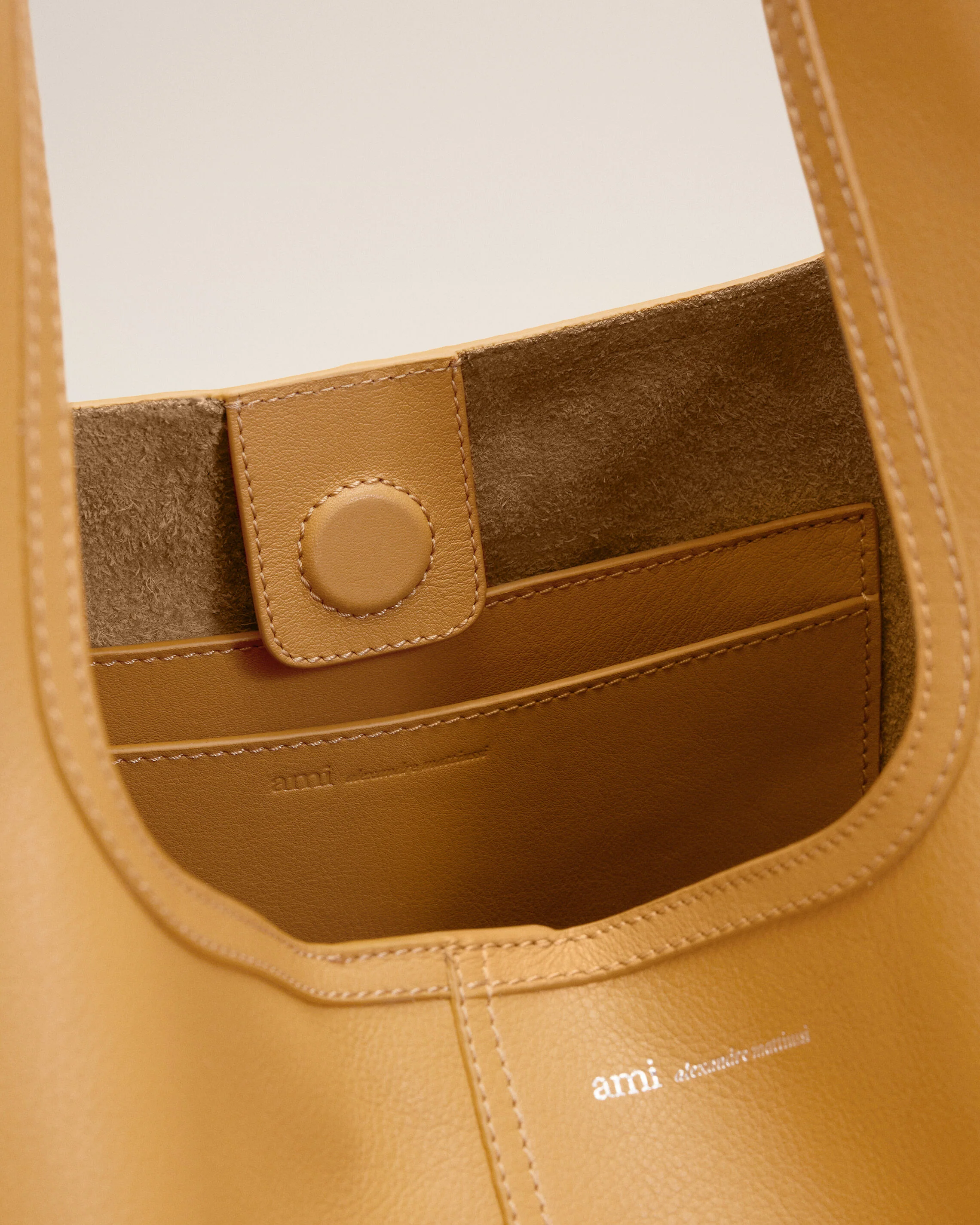 Sac Hobo Etienne Jaune en Cuir De Taurillon - Image 6